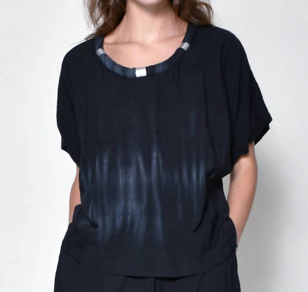 NEW UZI NYC padded necklace short sleeve top in tie dye